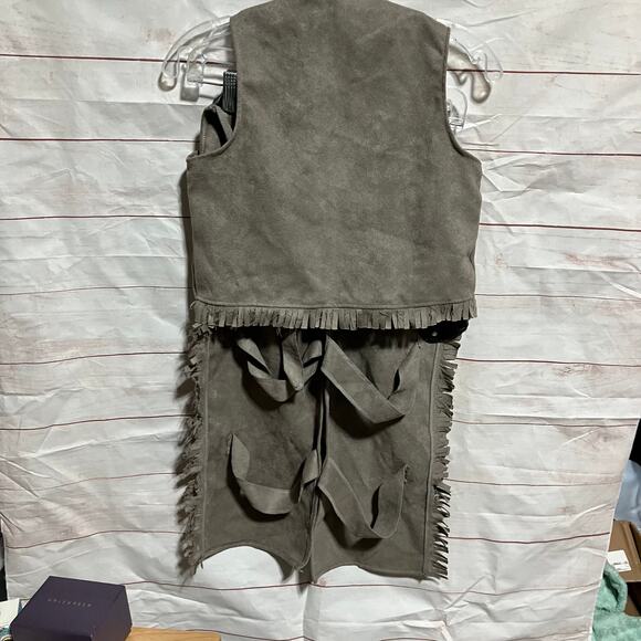 Child’s Gray Cowboy Costume with Vest, Chaps, and Holsters Size Med 7 - 10 Years - Picture 8 of 13